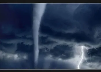 Lake Michigan witnesses the appearance of waterspouts