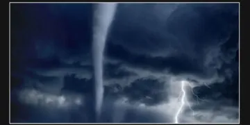 Lake Michigan witnesses the appearance of waterspouts